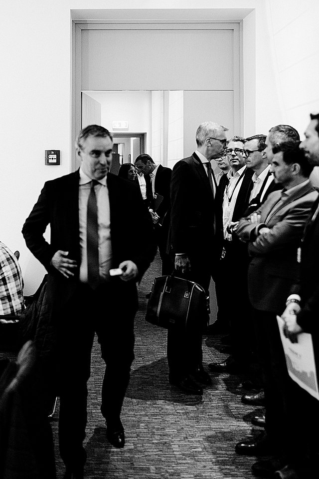 Ce mercredi,  à la conférence de presse interministérielle : Claude Meisch, Léon Gloden et Serge Wilmes avec leurs hauts fonctio