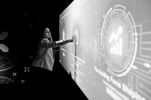 Esli Spahiu le 14 avril dans les locaux du AI Experience Centre
