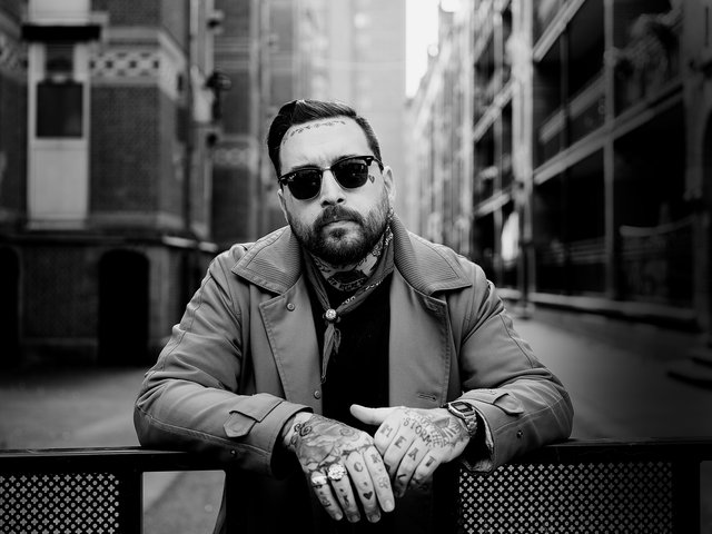 Le tatoueur français Marlou de Galles, photographié  à Bruxelles