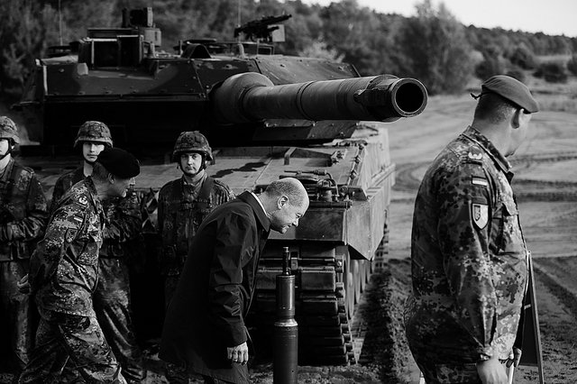La politique d’armement à grande et à petite échelle