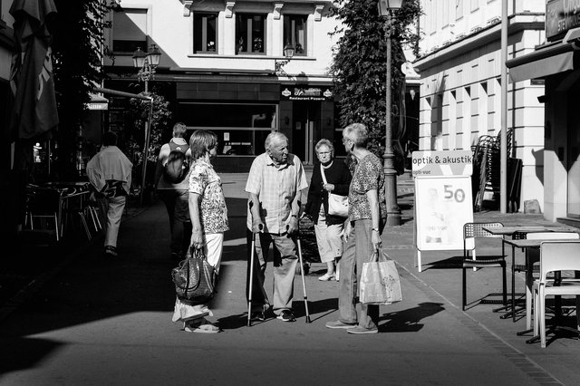 Les services sociaux plutôt que le tuyau d’arrosage